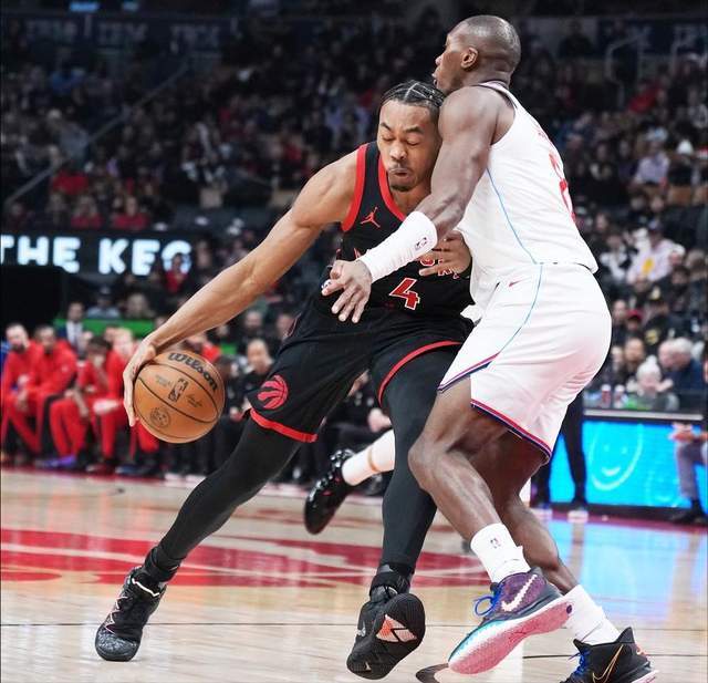 世界杯高清比赛直播-拉锯战！快船落后14分展开反扑：小卡因伤缺席，哈登13中3低迷